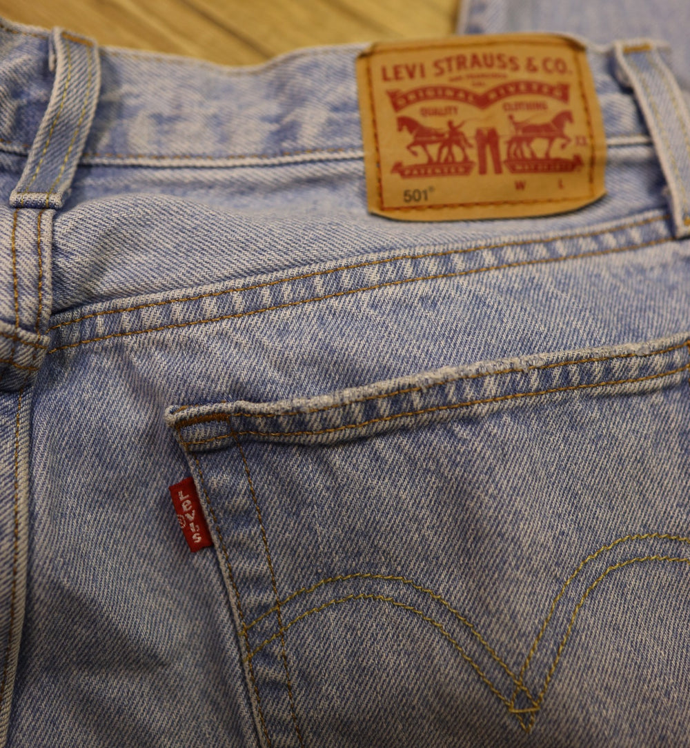 Levi's 501 Jeans W27 L30 Hellblau Vintage Straight Leg Denim Damen — 3
